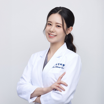 兼任主治醫師：張育綺